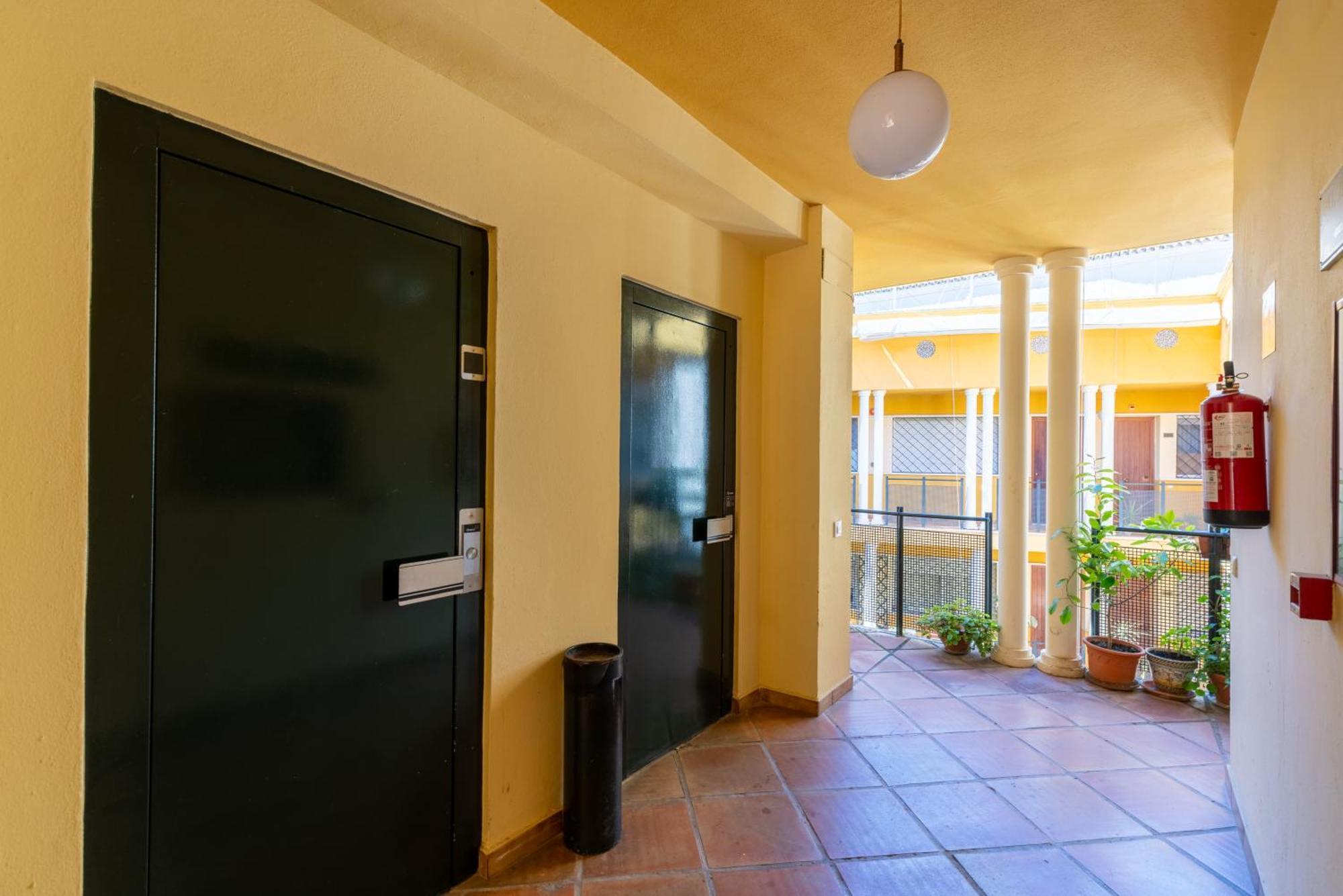 San Vicente-Museo Apartamento Seville Exterior photo